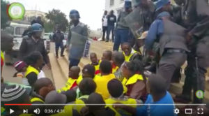 Police forcibly disruput a peaceful vendor demo, Harare, 15 July 2016 / Photo Credit: 263Chat