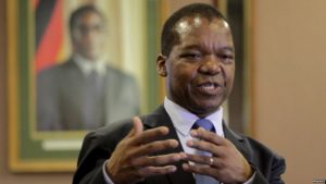 Zimbabwean central bank governor John Mangudya delivers his 2016 Monetary Policy statement in Harare, Feb. 4, 2016. / Photo credit: Reuters