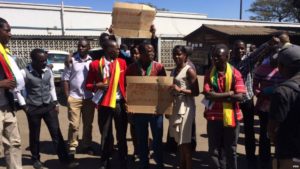 Protesters outside a Harare magistrates court in Harare demanding the release of Linda Masarira. / Photo Credit: VOA Zimbabwe