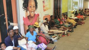Bank queue, October 2016. / Photo Credit: VOA Zimbabwe